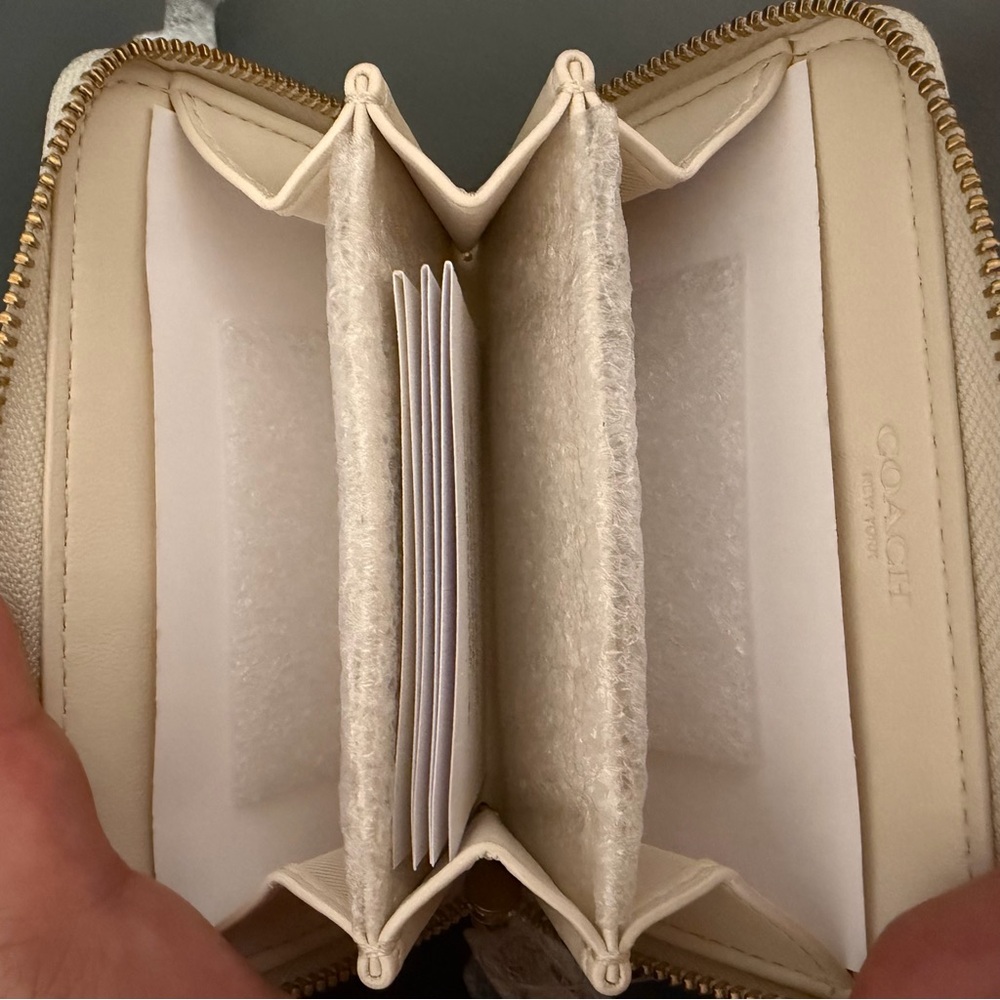 Coach CCD21 Small Zip Around Leather Card Case Retail Style - Picture 3 of 6